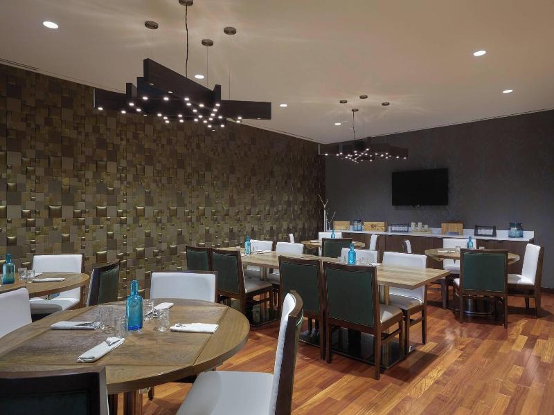 Calgary Airport Marriott In-Terminal Hotel image
