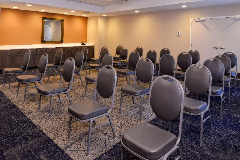 Hampton Inn & Suites Albany-East Greenbus image