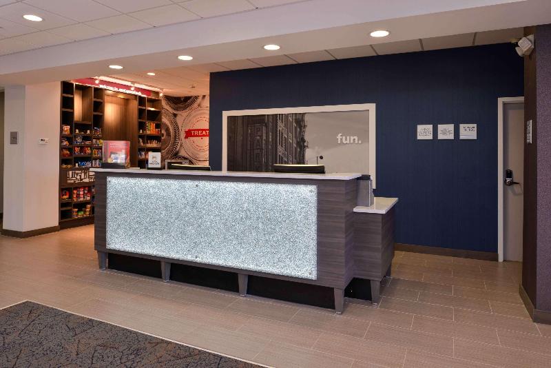 Hampton Inn & Suites Albany-East Greenbus image