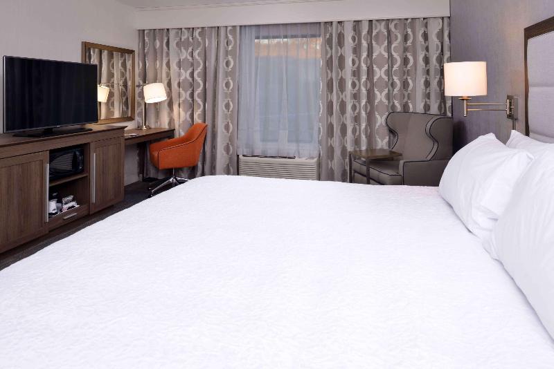 Hampton Inn & Suites Albany-East Greenbus image