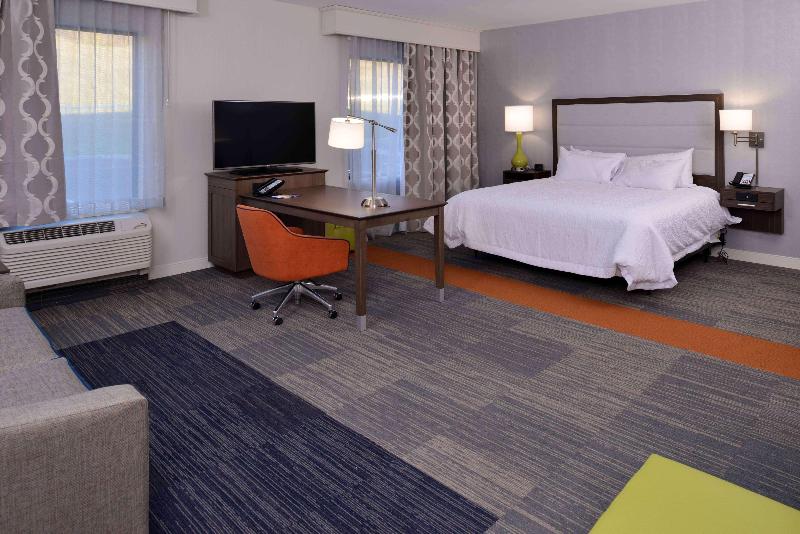 Hampton Inn & Suites Albany-East Greenbus image