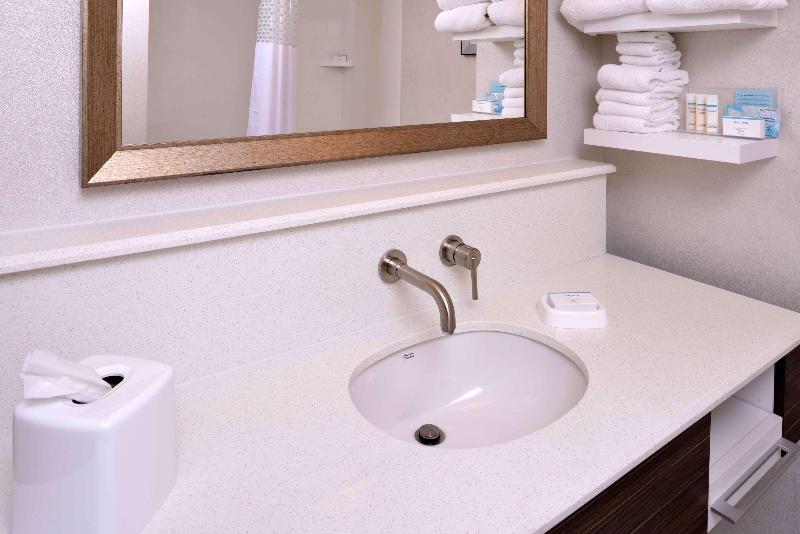 Hampton Inn & Suites Albany-East Greenbus image