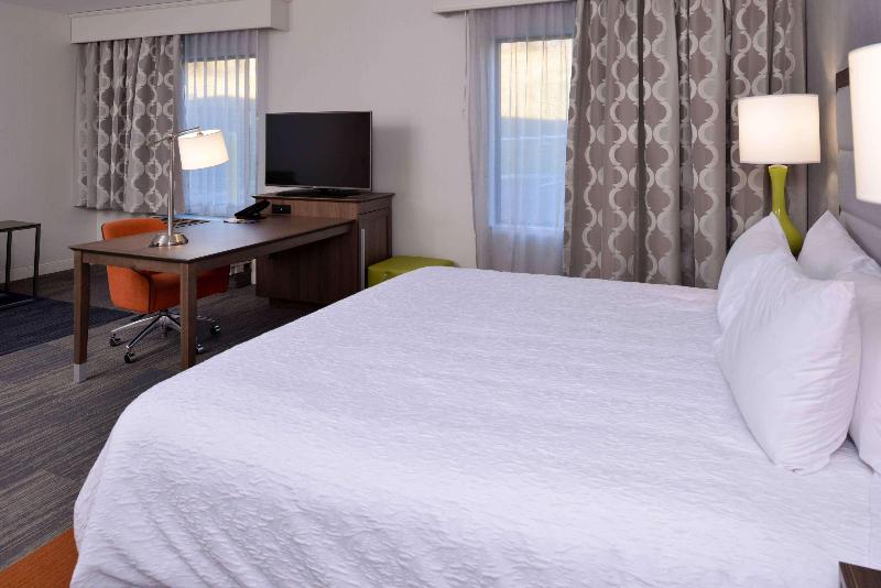 Hampton Inn & Suites Albany-East Greenbus image