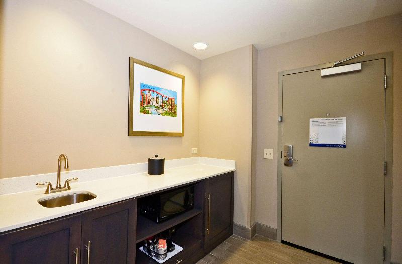 Hampton Inn Pulaski image