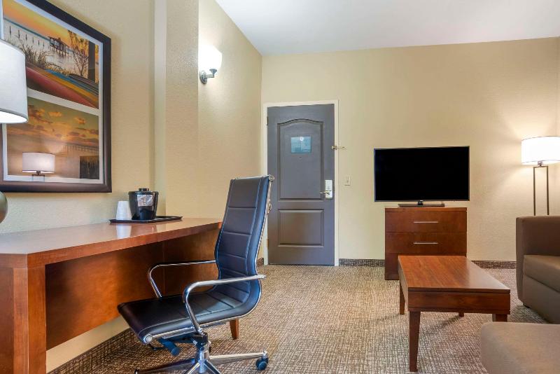 Comfort Inn & Suites Northern Malbis image