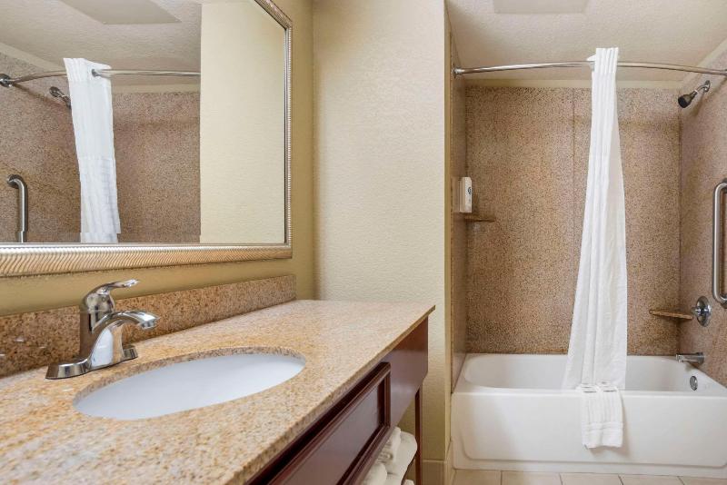 Comfort Inn & Suites Northern Malbis image