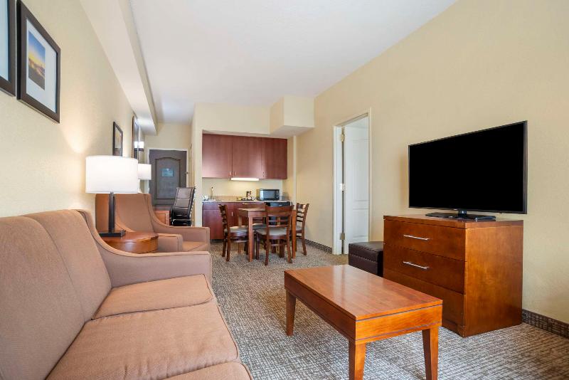 Comfort Inn & Suites Northern Malbis image