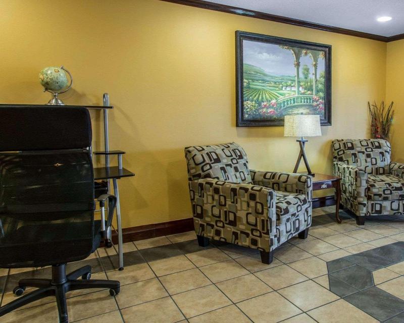 Econo Lodge Defuniak Springs I-10 image