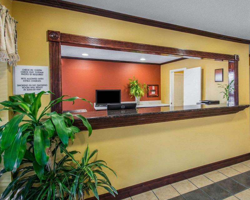 Econo Lodge Defuniak Springs I-10 image