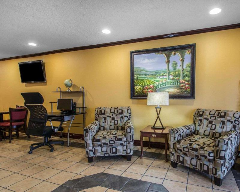 Econo Lodge Defuniak Springs I-10 image