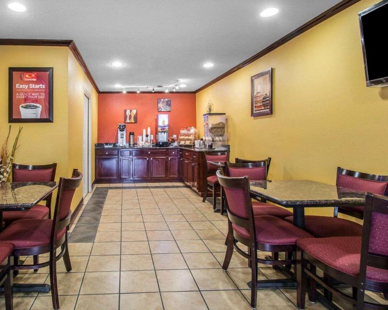 Econo Lodge Defuniak Springs I-10 image