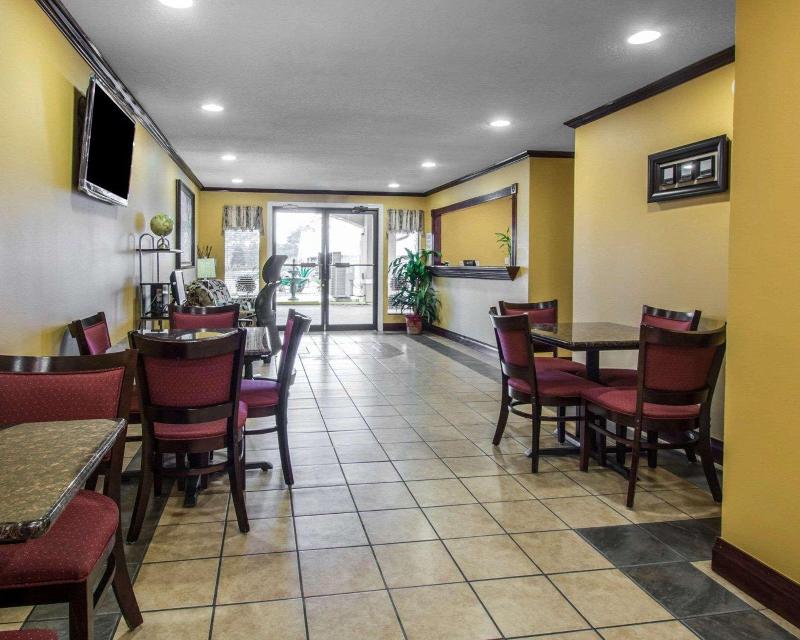 Econo Lodge Defuniak Springs I-10 image