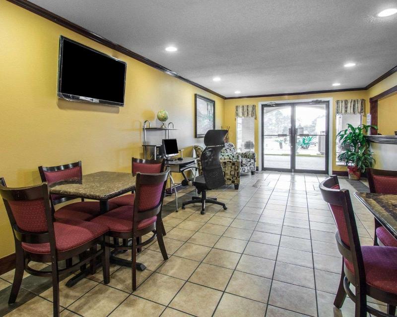 Econo Lodge Defuniak Springs I-10 image