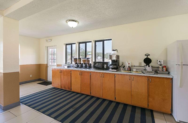 Rodeway Inn Perry Area