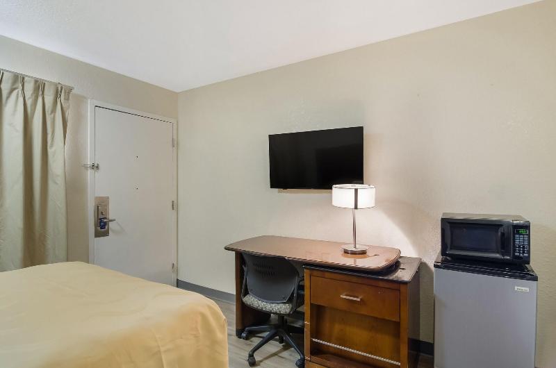 Rodeway Inn Greeley image