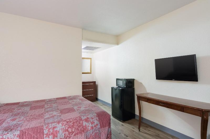 Rodeway Inn Greeley image