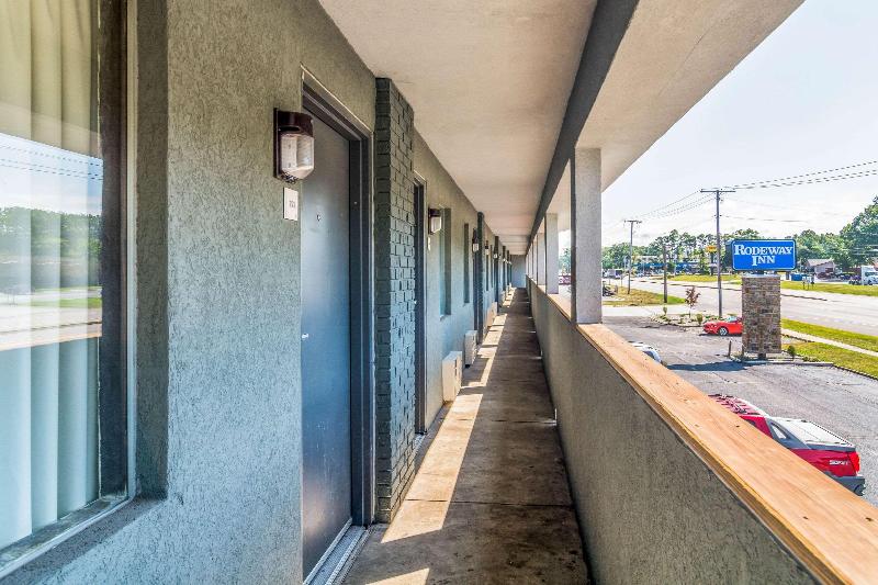 Rodeway Inn Portage image