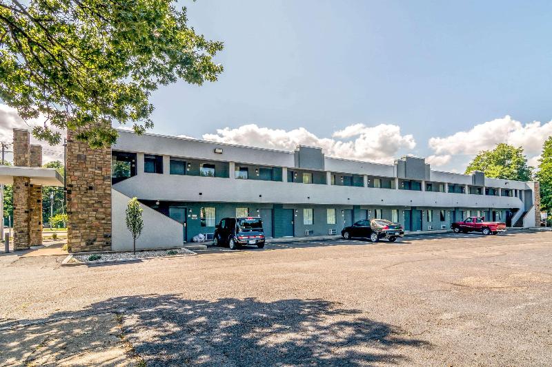 Rodeway Inn Portage image