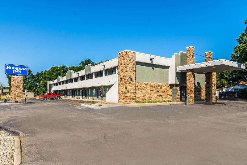 Rodeway Inn Portage image