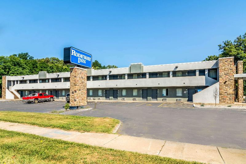 Rodeway Inn Portage image