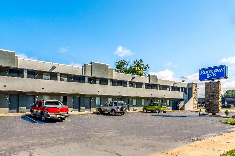Rodeway Inn Portage image