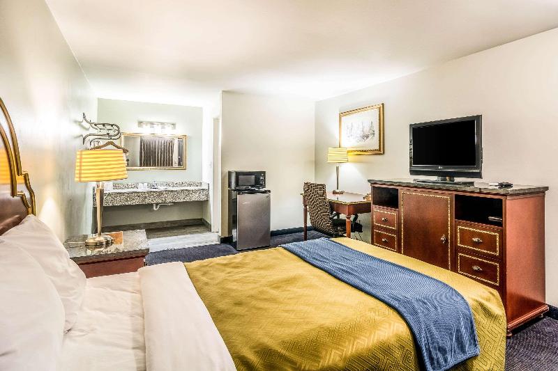 Rodeway Inn Portage image