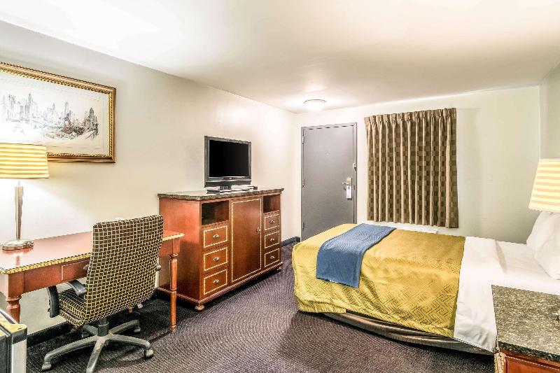Rodeway Inn Portage image