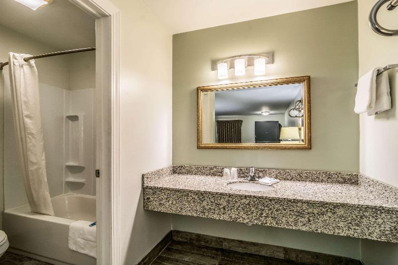 Rodeway Inn Portage image