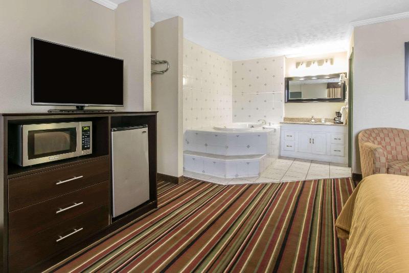 Quality Inn & Suites Horse Cave Area image