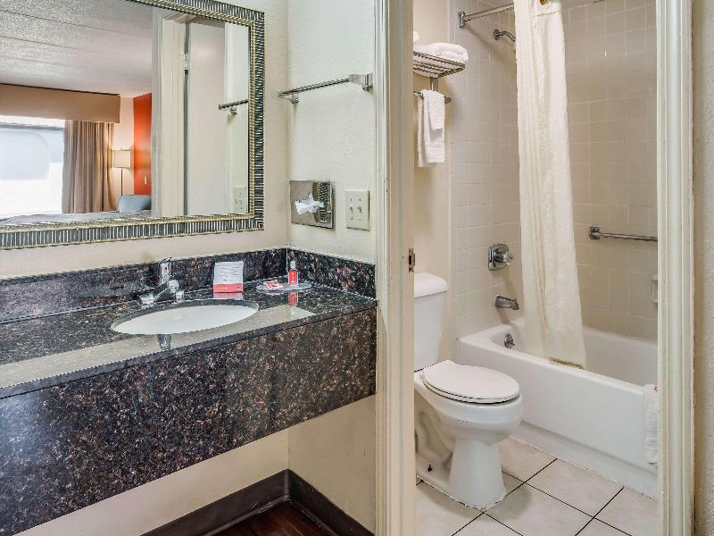 Econo Lodge Inn & Suites Griffin image