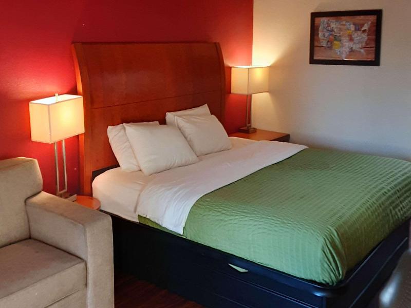 Econo Lodge Inn & Suites Griffin image
