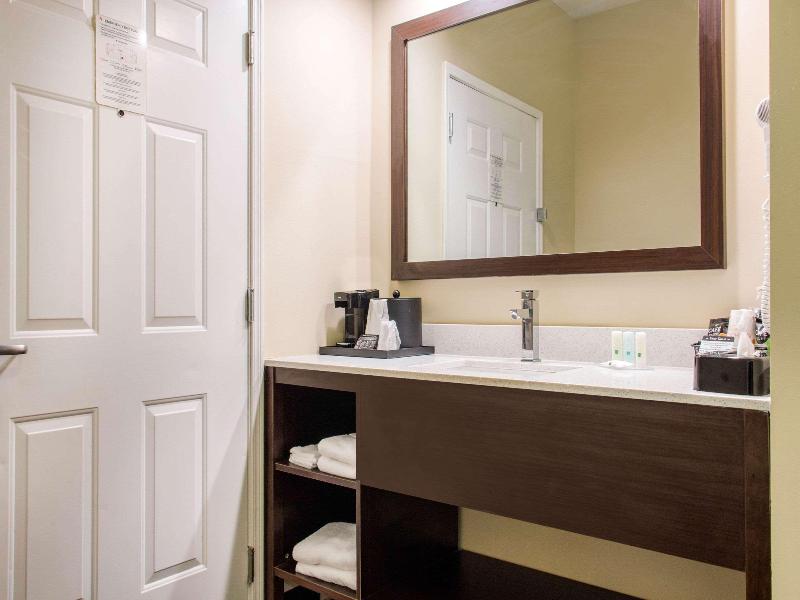 Quality Inn Pooler  Savannah I95 image