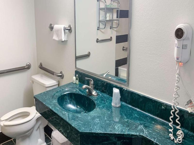 Econo Lodge Rockville image