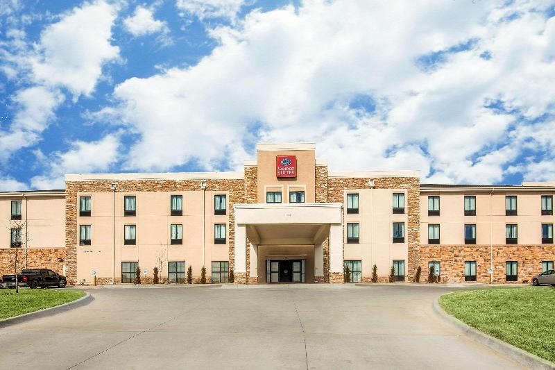 Comfort Suites Dodge City image