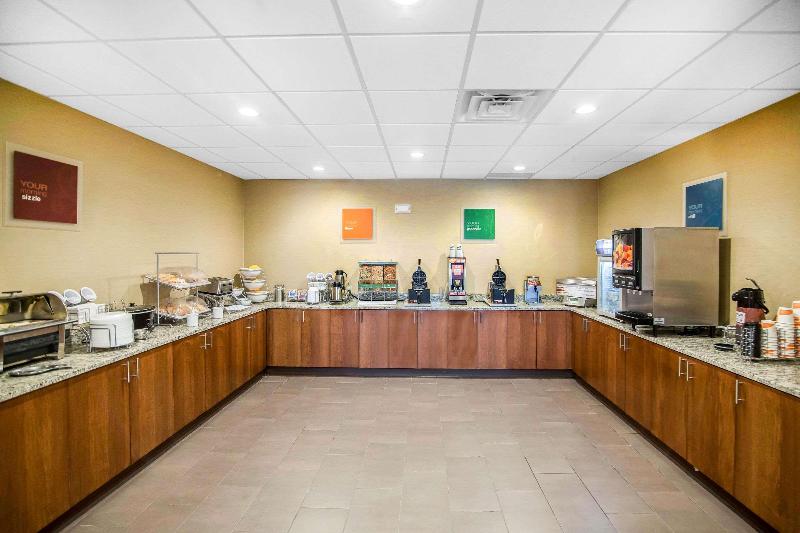 Comfort Suites Dodge City image