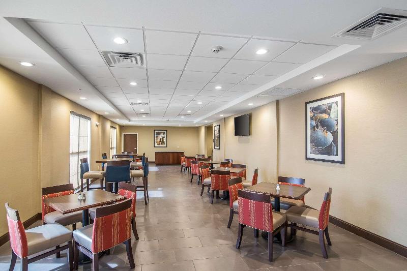 Comfort Suites Dodge City image