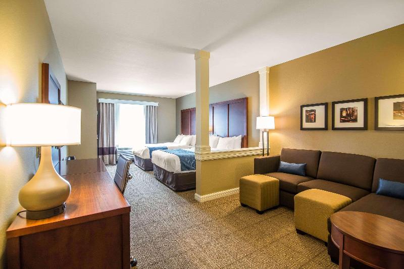 Comfort Suites Dodge City image
