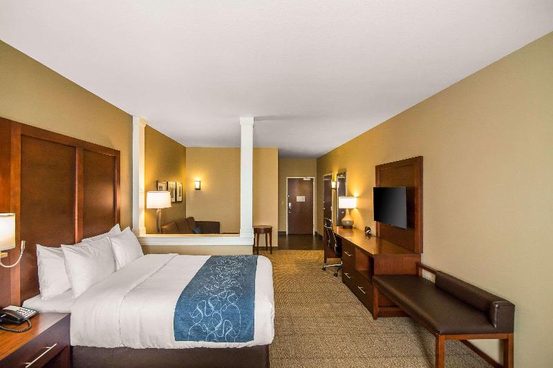 Comfort Suites Dodge City image