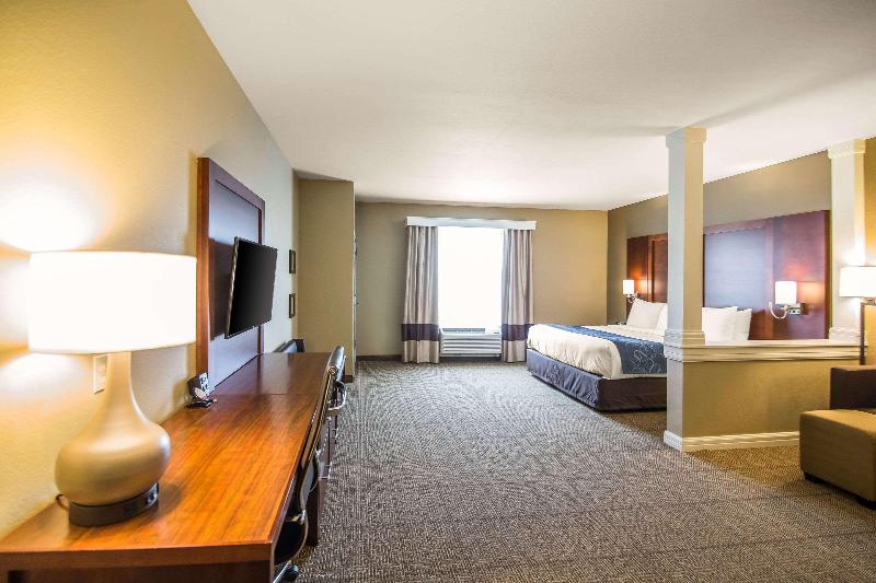 Comfort Suites Dodge City image