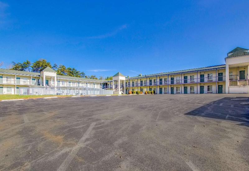 Econo Lodge Corbin Area image