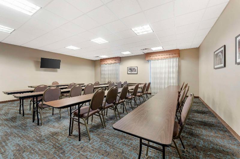 Sleep Inn & Suites Cumberland-Lavale image
