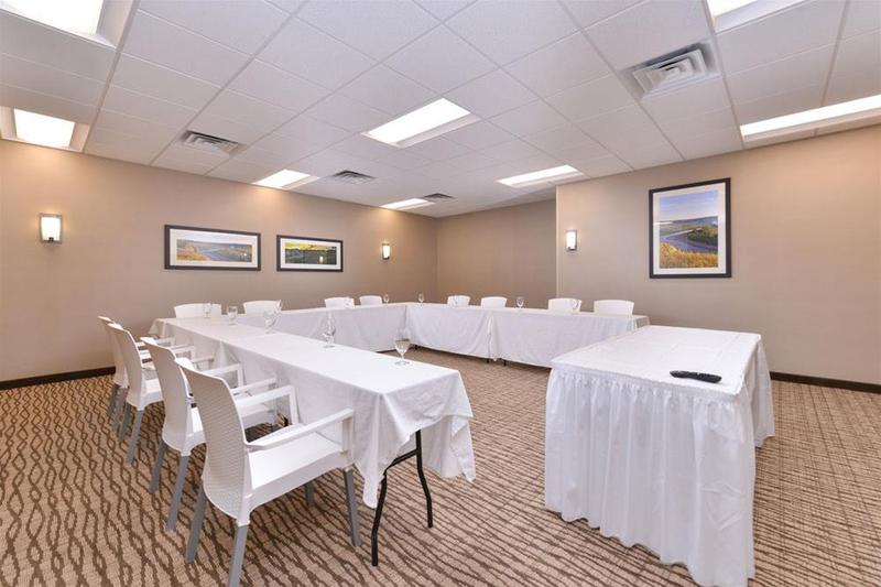 Comfort Inn & Suites Mandan  Bismarck image