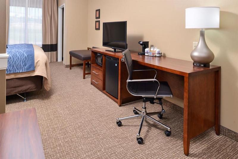 Comfort Inn & Suites Mandan  Bismarck image
