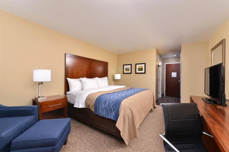 Comfort Inn & Suites Mandan  Bismarck image