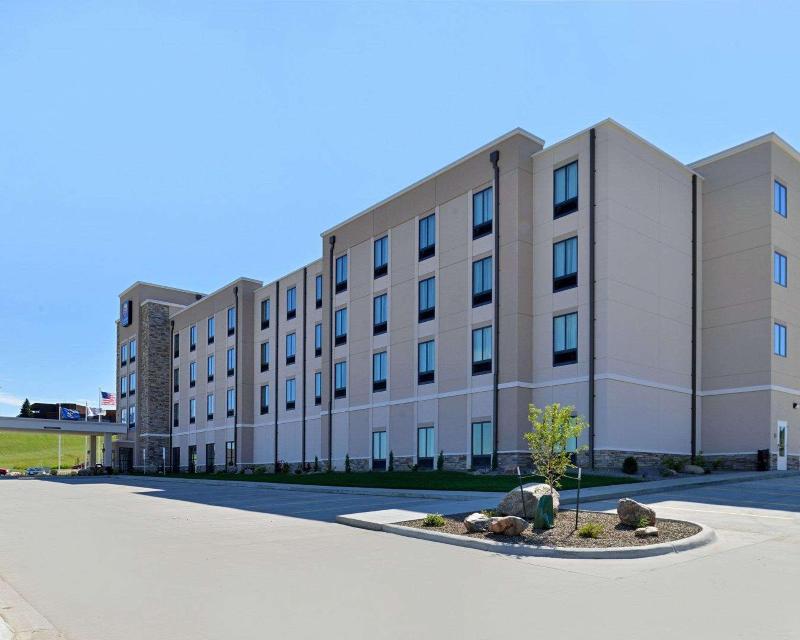 Comfort Inn & Suites Mandan  Bismarck image