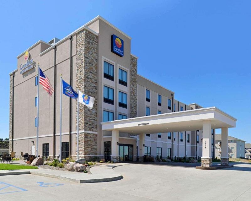 Comfort Inn & Suites Mandan  Bismarck image
