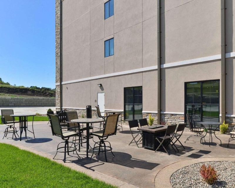 Comfort Inn & Suites Mandan  Bismarck image