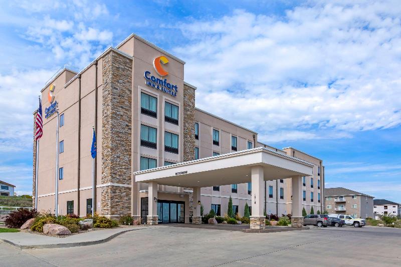 Comfort Inn & Suites Mandan  Bismarck image