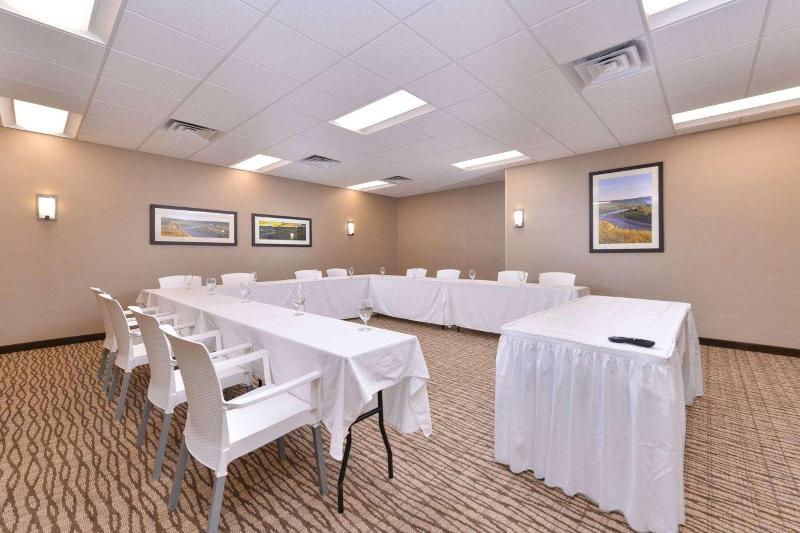 Comfort Inn & Suites Mandan  Bismarck image