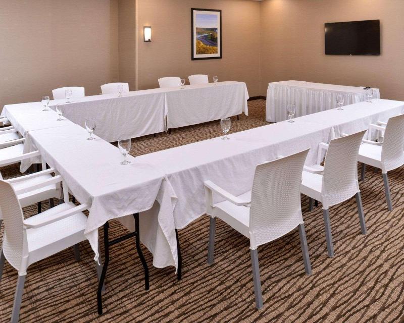 Comfort Inn & Suites Mandan  Bismarck image
